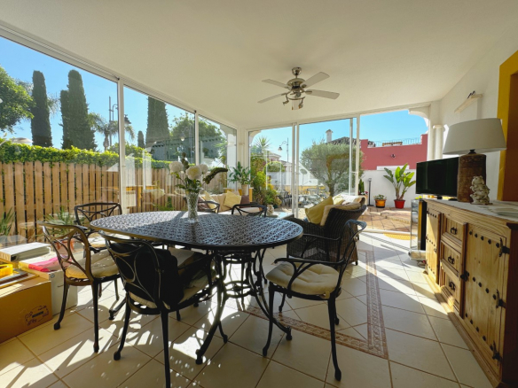 MM033 sunny living area