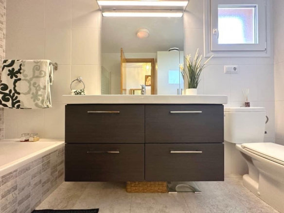 MMGR018 bathroom 4