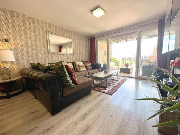 MMGR018 living room 3