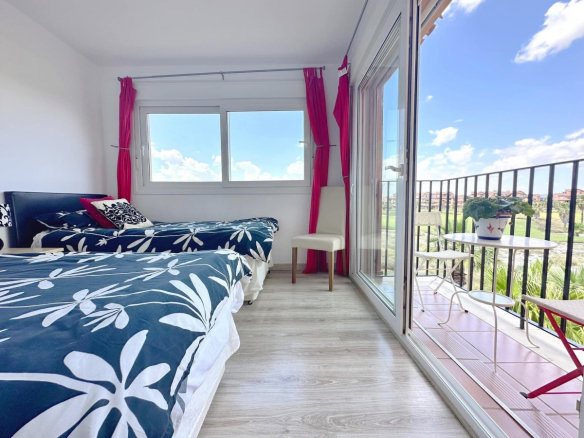 MMGR018 living room balcony