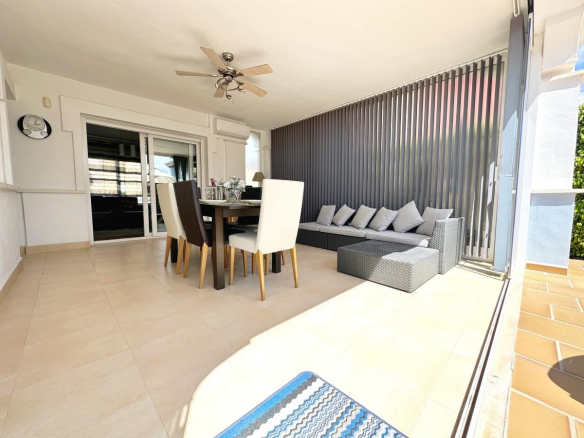 MMGR027 living room to terrace