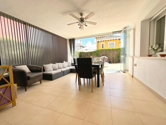 MMGR027 sunny living room