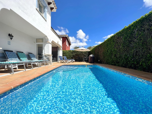 MMGR027 swiMMGRing pool