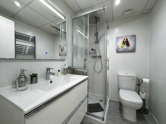 MMGR028 bathroom
