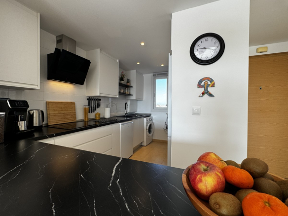 MMGR030 fully equipped kitchen