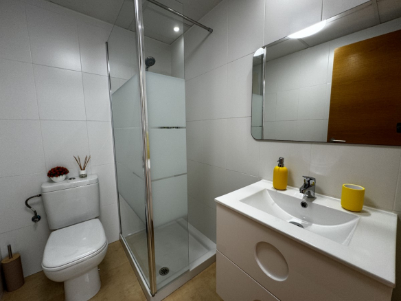 MMGR030 main bathroom