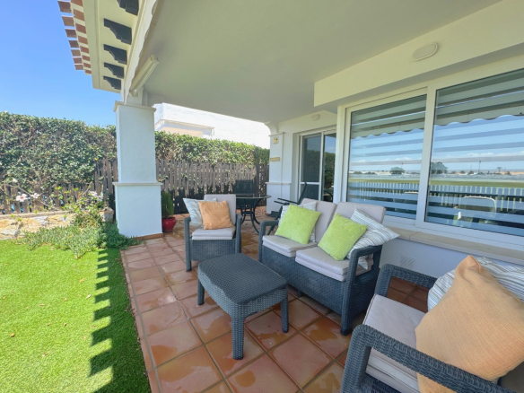 MMGR032 garden patio