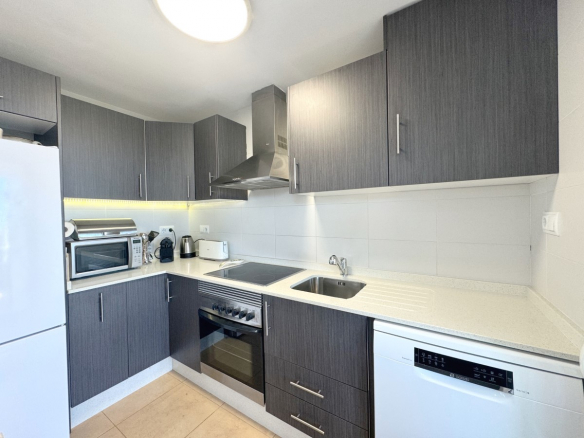 MMGR032 large modern kitchen