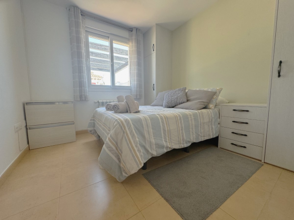 MMGR032 spare bedroom