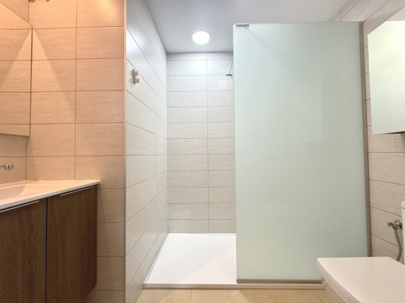 MMGR032 walk in shower