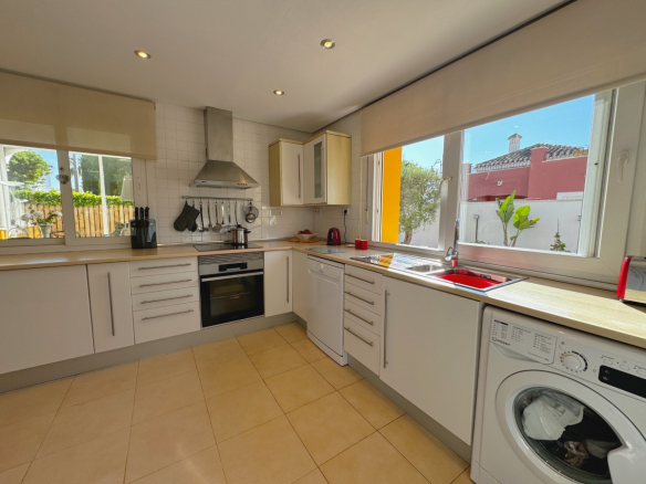 MMGR033 extended kitchen