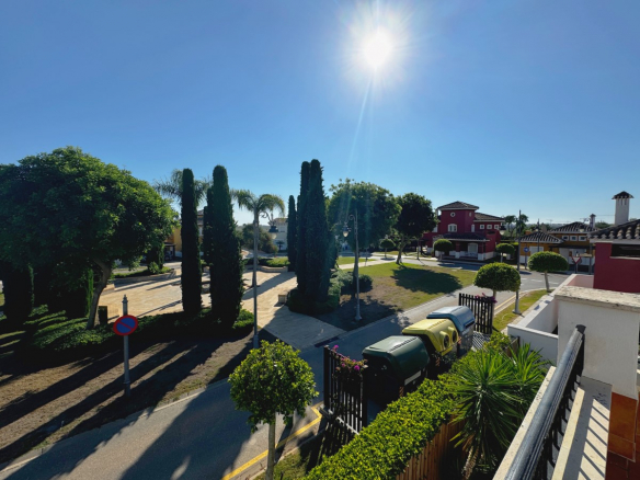 MMGR033 fountain views