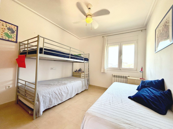 MMGR037 bedroom with bunkbeds