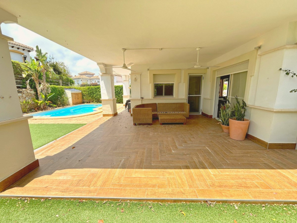 MMGR037 covered terrace