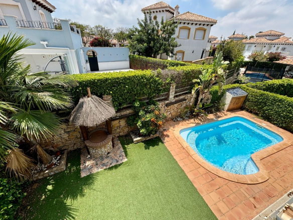 MMGR037 garden with pool