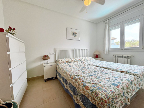 MMGR037 twin bed bedroom