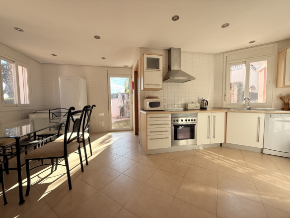 MMGR044 kitchen living room