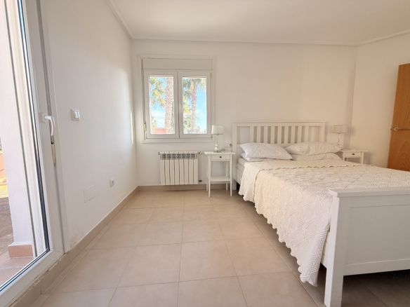 MMGR044 master bedroom