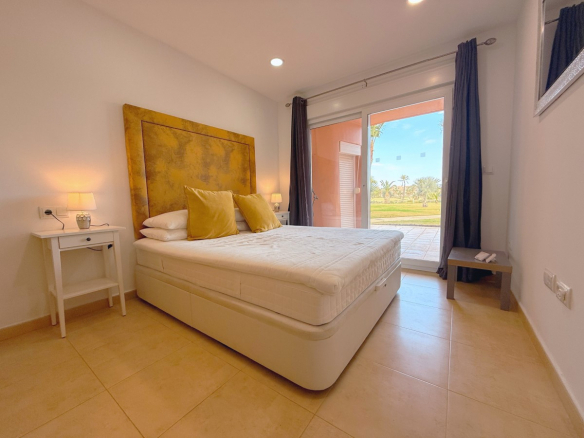 MMGR046 large master bedroom