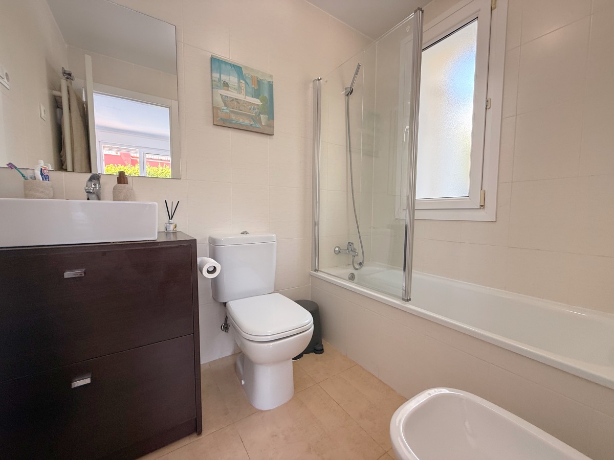 MMGR053 bathroom