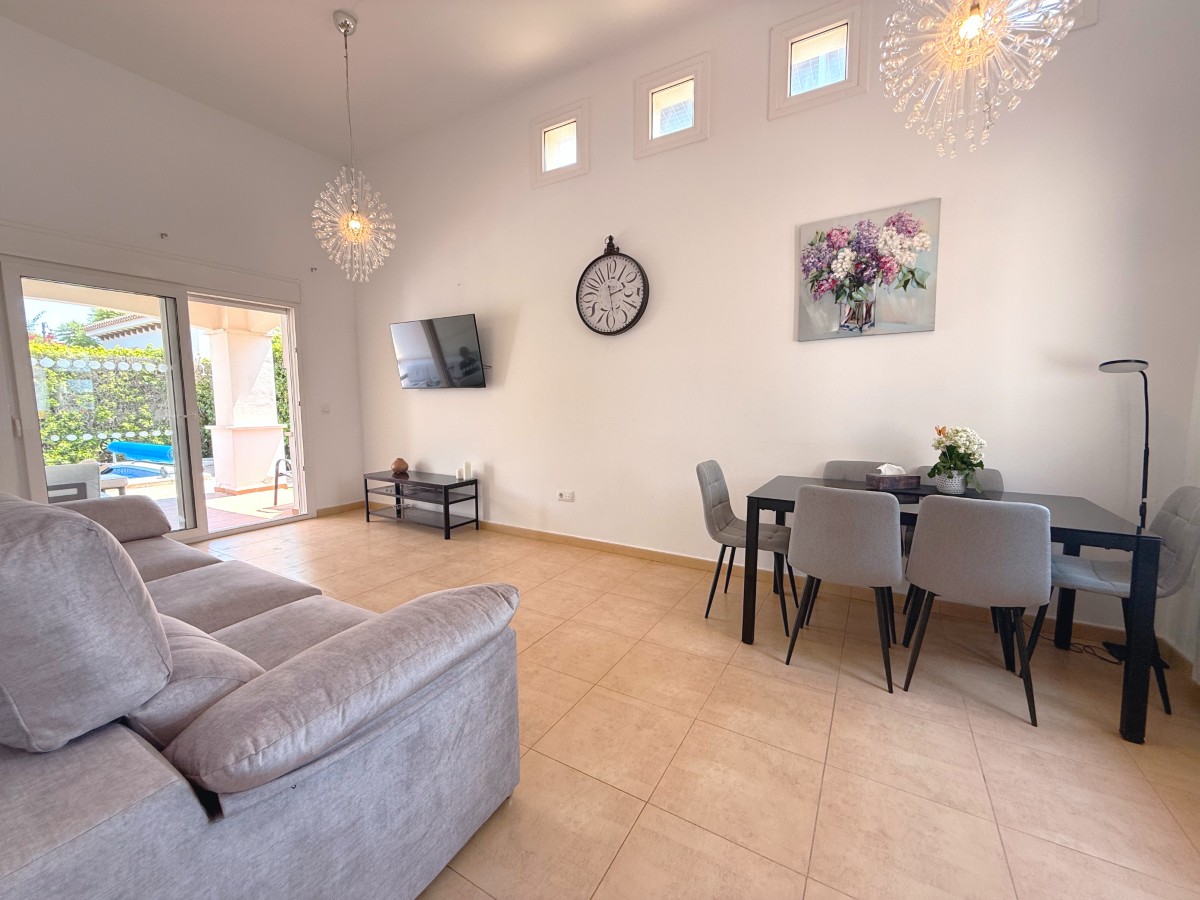 MMGR053 living area